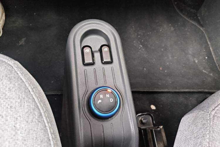 Used Wuling Hongguang MINIEV 2022 Macaron Premium Model – Lithium Iron Phosphate Gear Lever