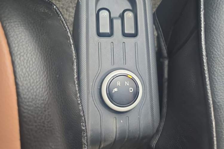 Used Wuling Hongguang MINIEV 2022 Macaron Premium Model – Lithium Iron Phosphate Gear Lever
