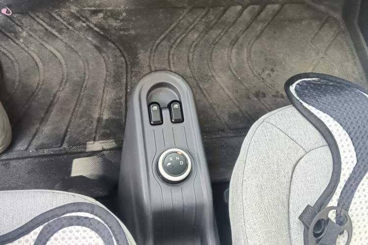 Used Wuling Hongguang MINIEV 2022 Macaron Fashion Model Lithium Iron Phosphate Gear Lever