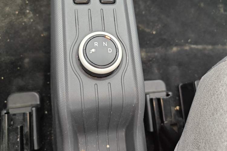 Used Wuling Hongguang MINIEV 2022 Macaron Premium Model – Lithium Ternary Battery Gear Lever