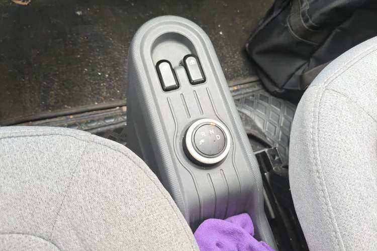 Used Wuling Hongguang MINIEV 2022 Macaron Fashion Model Lithium Iron Phosphate Gear Lever