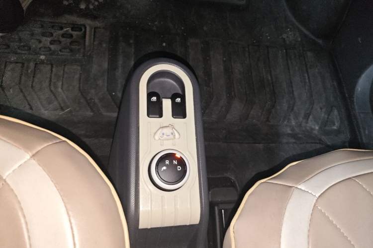 Used Wuling Hongguang MINIEV 2022 Macaron Premium Model – Lithium Iron Phosphate Gear Lever