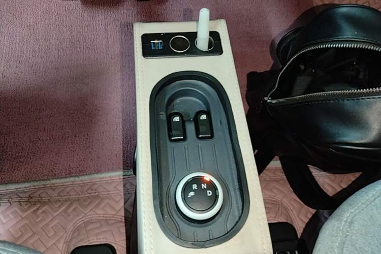 Used Wuling Hongguang MINIEV 2022 Macaron Fashion Model Lithium Iron Phosphate Gear Lever