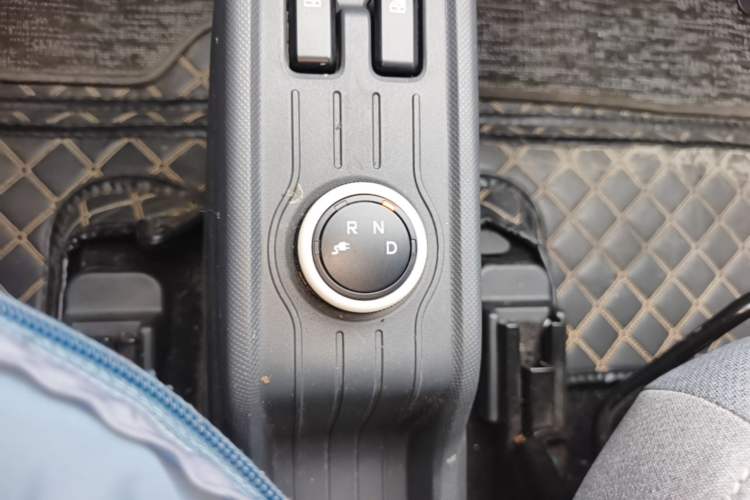 Used Wuling Hongguang MINIEV 2022 Macaron Premium Model – Lithium Iron Phosphate Gear Lever