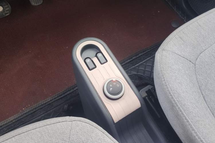 Used Wuling Hongguang MINIEV 2022 Macaron Fashion Model Lithium Iron Phosphate Gear Lever