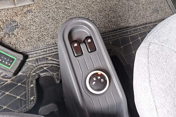 Used Wuling Hongguang MINIEV 2022 Macaron Premium Model – Lithium Iron Phosphate Gear Lever