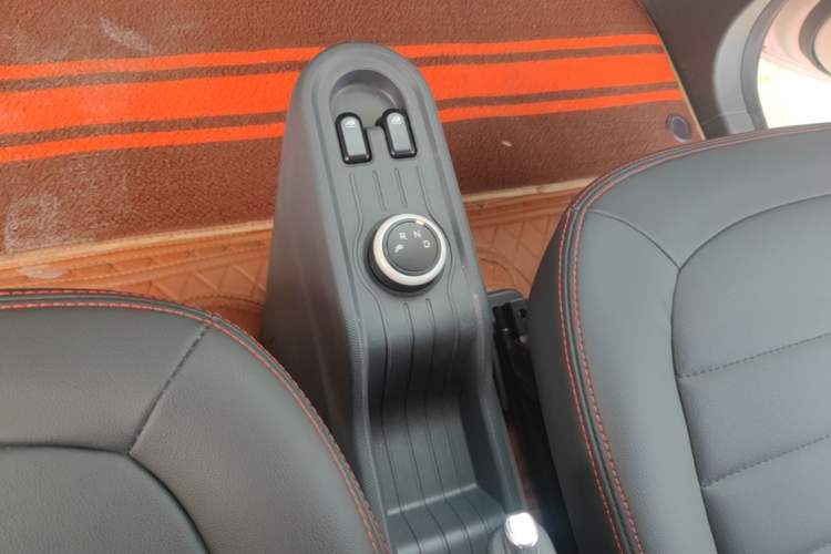 Used Wuling Hongguang MINIEV 2022 Macaron Premium Model – Lithium Iron Phosphate Gear Lever