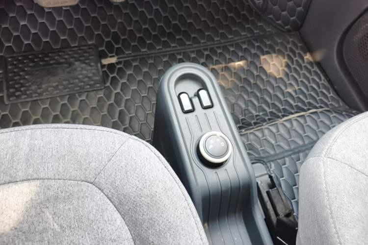 Used Wuling Hongguang MINIEV 2022 Macaron Premium Model – Lithium Iron Phosphate Gear Lever