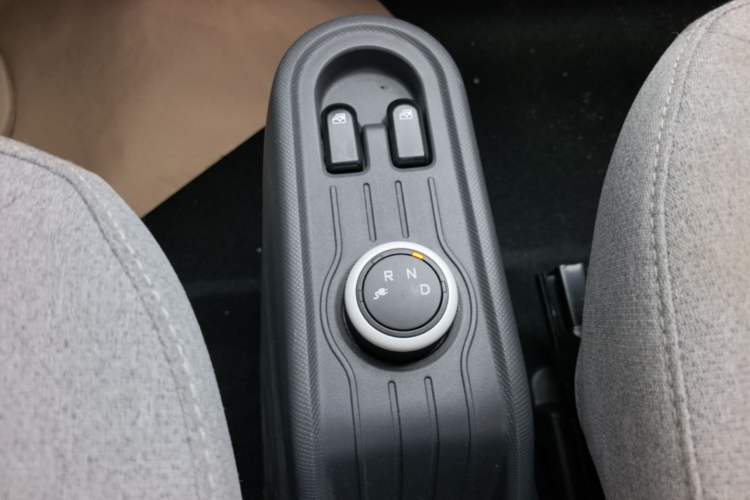 Used Wuling Hongguang MINIEV 2022 Macaron Premium Model – Lithium Iron Phosphate Gear Lever