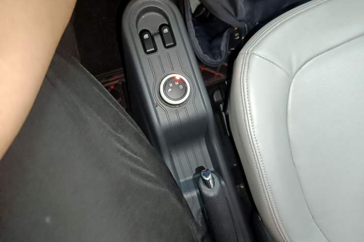 Used Wuling Hongguang MINIEV 2022 Macaron Fashion Model Lithium Iron Phosphate Gear Lever