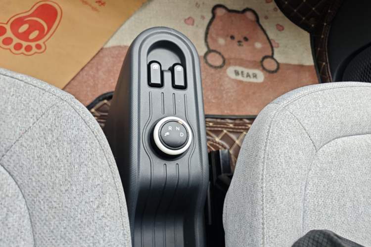 Used Wuling Hongguang MINIEV 2022 Macaron Fashion Model Lithium Iron Phosphate Gear Lever