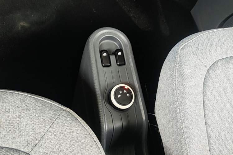 Used Wuling Hongguang MINIEV 2022 Macaron Fashion Model Lithium Iron Phosphate Gear Lever