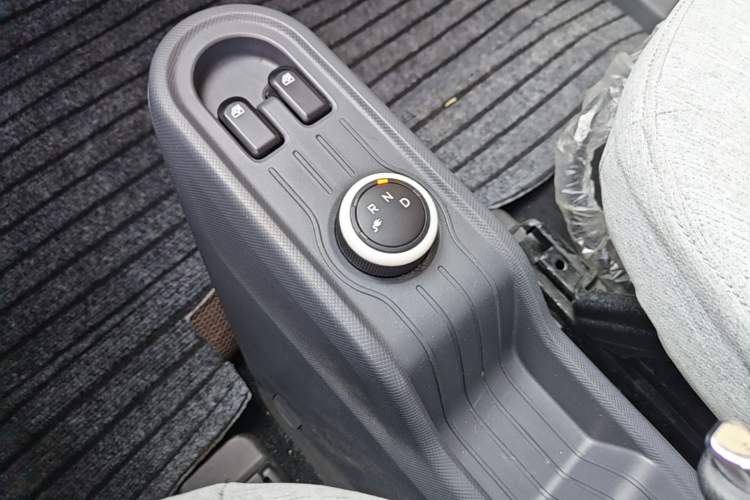 Used Wuling Hongguang MINIEV 2022 Macaron Premium Model – Lithium Iron Phosphate Gear Lever