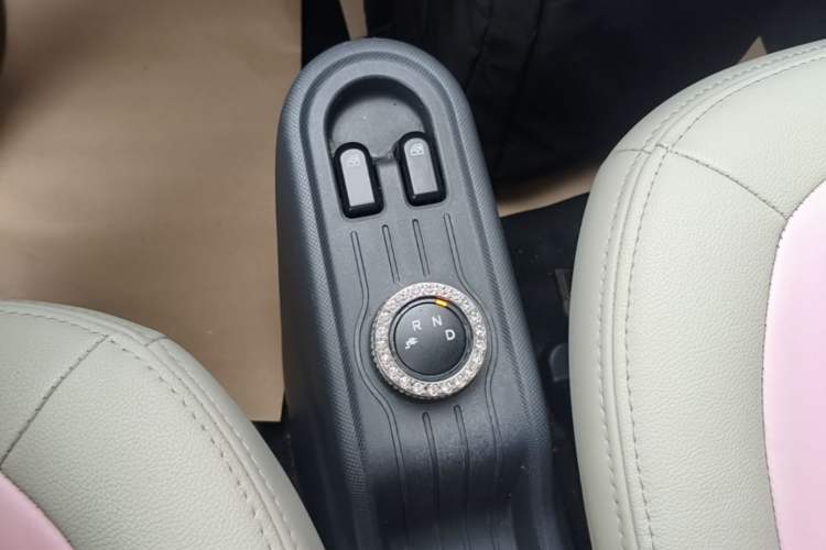Used Wuling Hongguang MINIEV 2022 Macaron Fashion Model Lithium Iron Phosphate Gear Lever