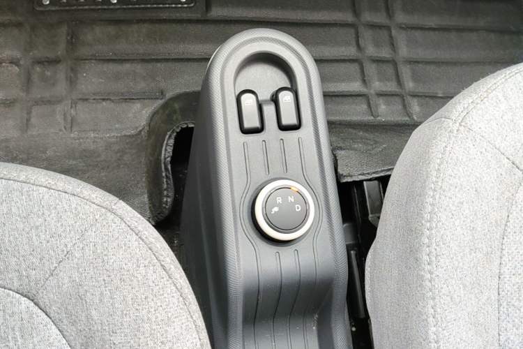 Used Wuling Hongguang MINIEV 2022 Macaron Premium Model – Lithium Iron Phosphate Gear Lever