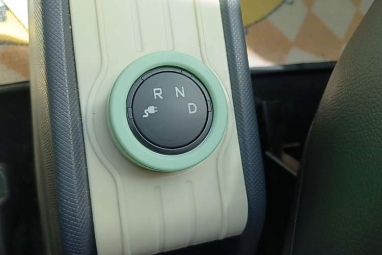 Used Wuling Hongguang MINIEV 2022 Macaron Premium Model – Lithium Iron Phosphate Gear Lever