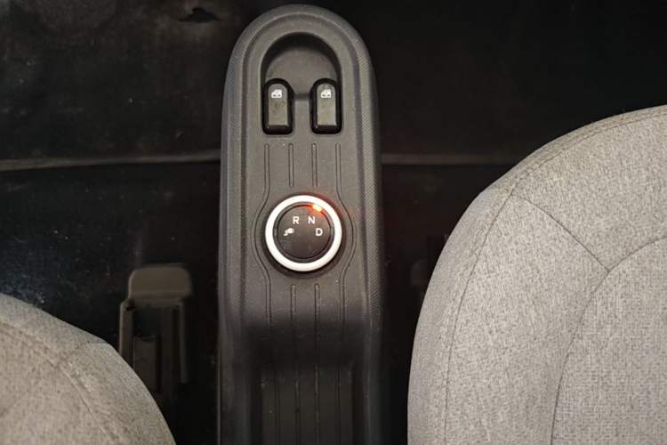 Used Wuling Hongguang MINIEV 2022 Macaron Premium Model – Lithium Ternary Battery Gear Lever