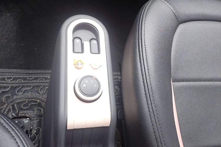 Used Wuling Hongguang MINIEV 2022 Macaron Premium Model – Lithium Iron Phosphate Gear Lever