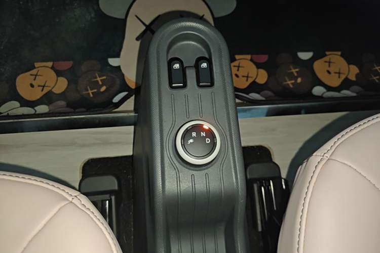 Used Wuling Hongguang MINIEV 2022 Macaron Premium Model – Lithium Iron Phosphate Gear Lever