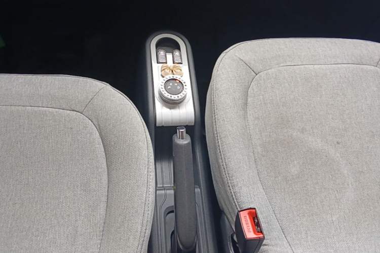 Used Wuling Hongguang MINIEV 2022 Macaron Premium Model – Lithium Ternary Battery Gear Lever