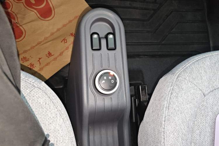 Used Wuling Hongguang MINIEV 2022 Macaron Premium Model – Lithium Ternary Battery Gear Lever