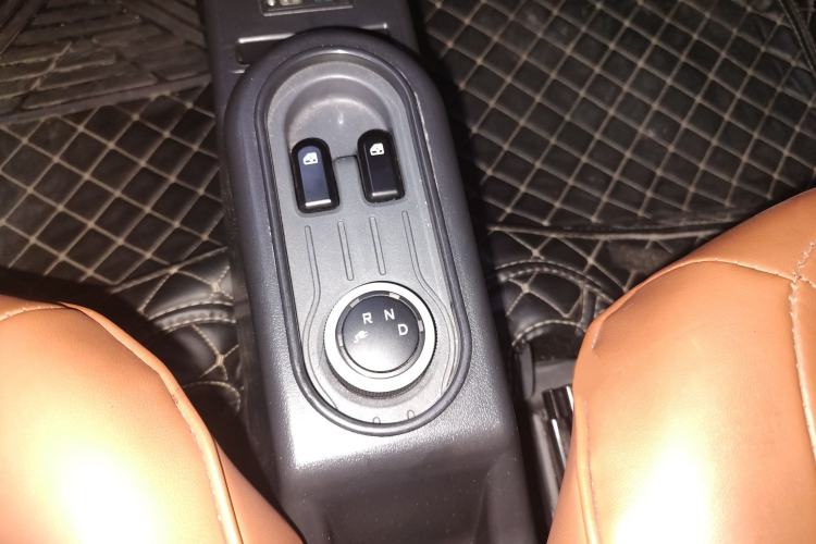 Used Wuling Hongguang MINIEV 2022 Macaron Fashion Model Lithium Iron Phosphate Gear Lever