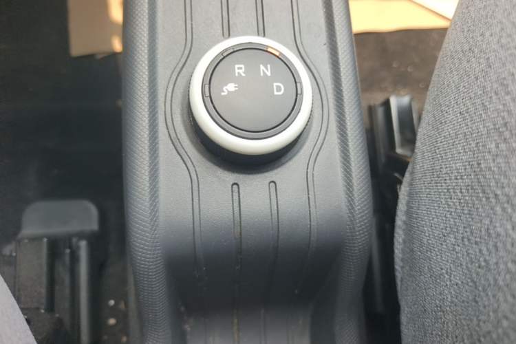 Used Wuling Hongguang MINIEV 2022 Macaron Premium Model – Lithium Iron Phosphate Gear Lever