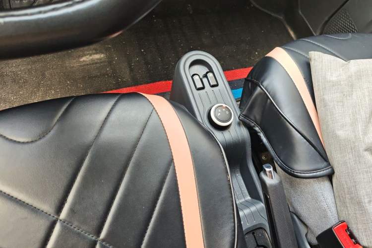 Used Wuling Hongguang MINIEV 2022 Macaron Fashion Edition Lithium-Nickel-Cobalt-Alpha-oxide Gear Lever