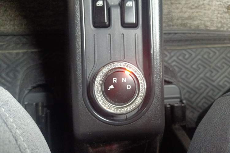 Used Wuling Hongguang MINIEV 2022 Macaron Premium Model – Lithium Iron Phosphate Gear Lever