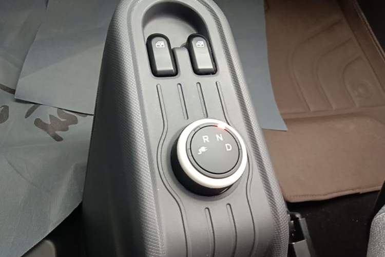 Used Wuling Hongguang MINIEV 2022 Macaron Premium Model – Lithium Ternary Battery Gear Lever