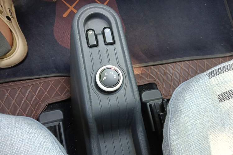 Used Wuling Hongguang MINIEV 2022 Macaron Premium Model – Lithium Iron Phosphate Gear Lever