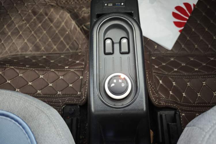Used Wuling Hongguang MINIEV 2022 Macaron Fashion Model Lithium Iron Phosphate Gear Lever