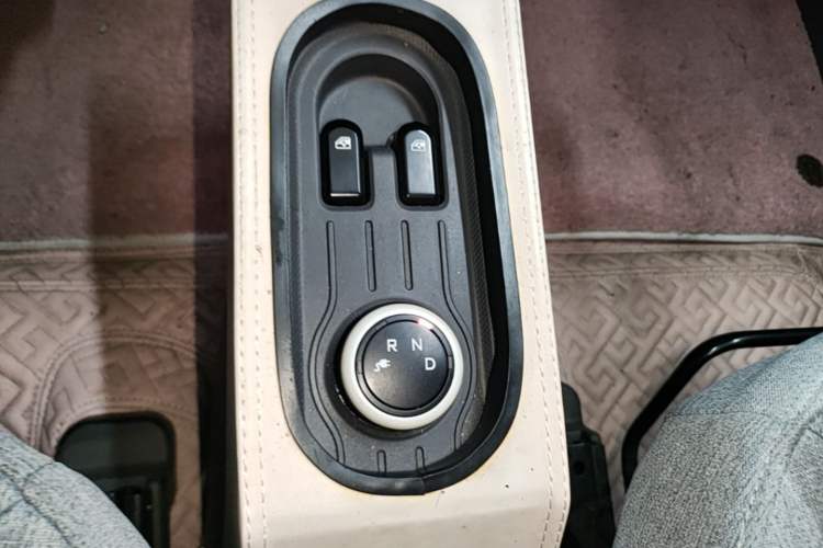 Used Wuling Hongguang MINIEV 2022 Macaron Fashion Model Lithium Iron Phosphate Gear Lever