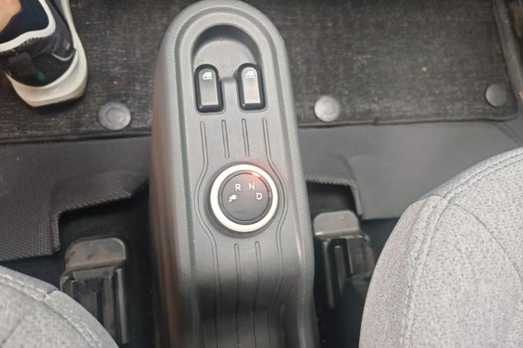 Used Wuling Hongguang MINIEV 2022 Macaron Premium Model – Lithium Iron Phosphate Gear Lever