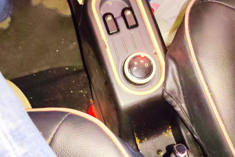 Used Wuling Hongguang MINIEV 2022 Macaron Fashion Model Lithium Iron Phosphate Gear Lever
