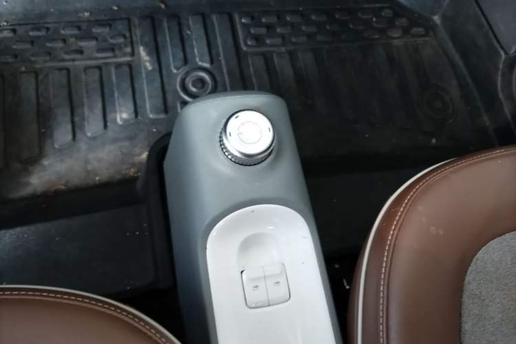 Used Wuling Hongguang MINIEV 2022 GAMEBOY 200km Gaming Edition with Lithium Iron Phosphate Gear Lever