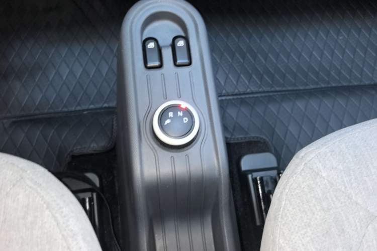 Used Wuling Hongguang MINIEV 2022 Macaron Premium Model – Lithium Iron Phosphate Gear Lever