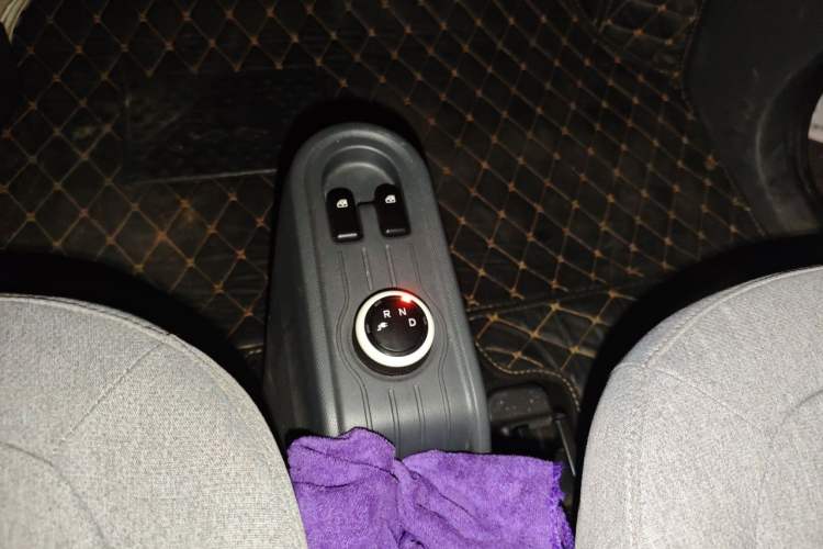 Used Wuling Hongguang MINIEV 2022 Macaron Premium Model – Lithium Ternary Battery Gear Lever