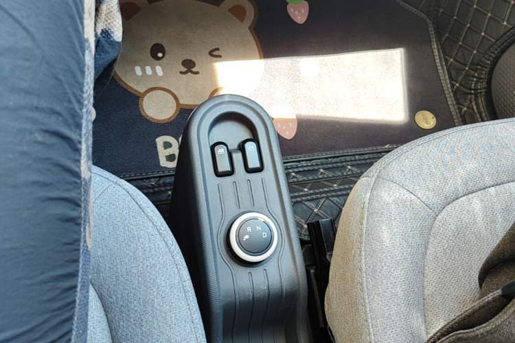 Used Wuling Hongguang MINIEV 2022 Macaron Premium Model – Lithium Ternary Battery Gear Lever