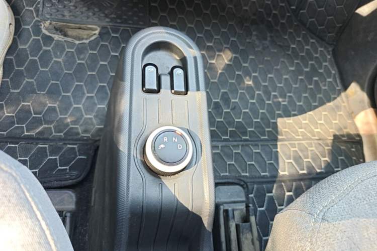 Used Wuling Hongguang MINIEV 2022 Macaron Premium Model – Lithium Iron Phosphate Gear Lever