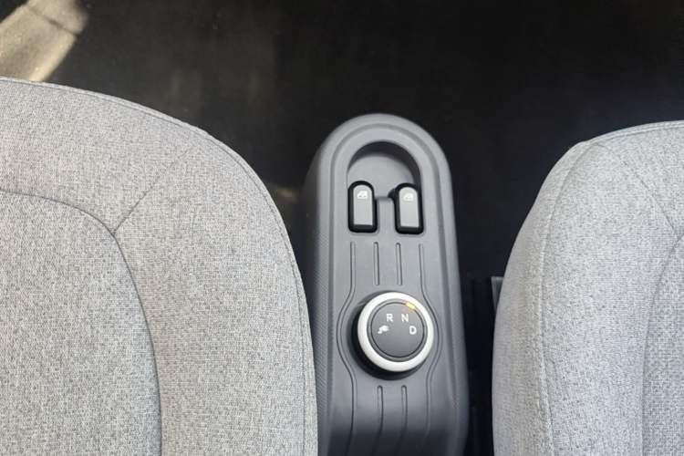 Used Wuling Hongguang MINIEV 2022 Macaron Premium Model – Lithium Iron Phosphate Gear Lever