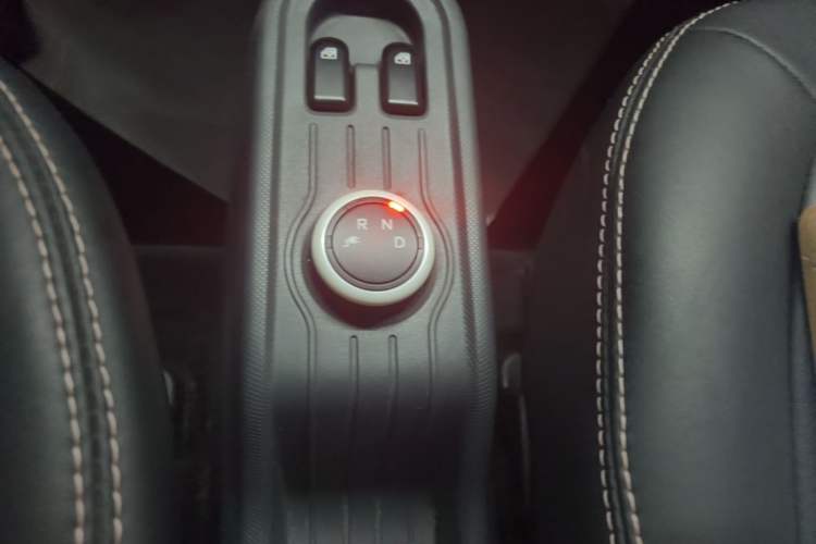 Used Wuling Hongguang MINIEV 2022 Macaron Premium Model – Lithium Iron Phosphate Gear Lever