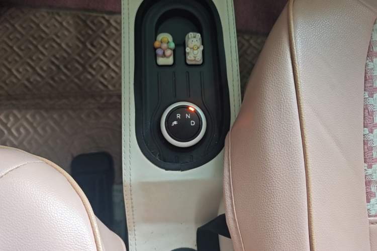 Used Wuling Hongguang MINIEV 2022 Macaron Fashion Model Lithium Iron Phosphate Gear Lever