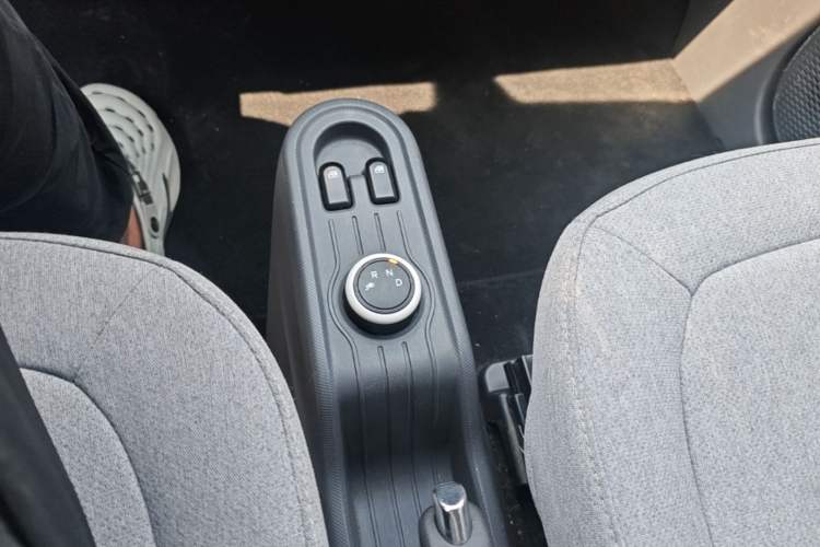 Used Wuling Hongguang MINIEV 2022 Macaron Premium Model – Lithium Iron Phosphate Gear Lever