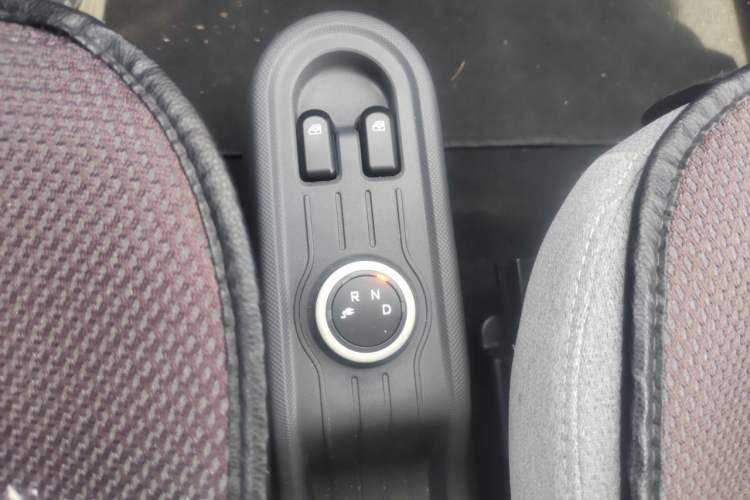 Used Wuling Hongguang MINIEV 2022 Macaron Premium Model – Lithium Iron Phosphate Gear Lever