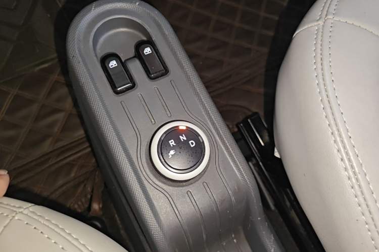 Used Wuling Hongguang MINIEV 2022 Macaron Premium Model – Lithium Iron Phosphate Gear Lever