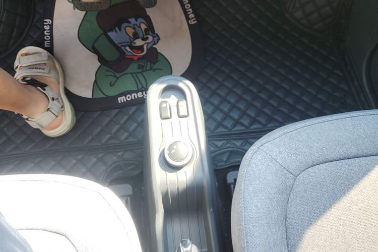 Used Wuling Hongguang MINIEV 2022 Macaron Premium Model – Lithium Ternary Battery Gear Lever
