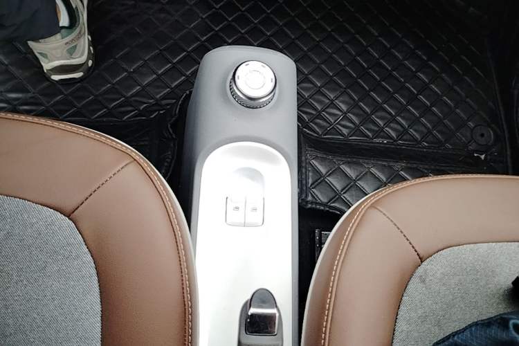Used Wuling Hongguang MINIEV 2022 GAMEBOY 200km Gaming Edition with Lithium Iron Phosphate Gear Lever