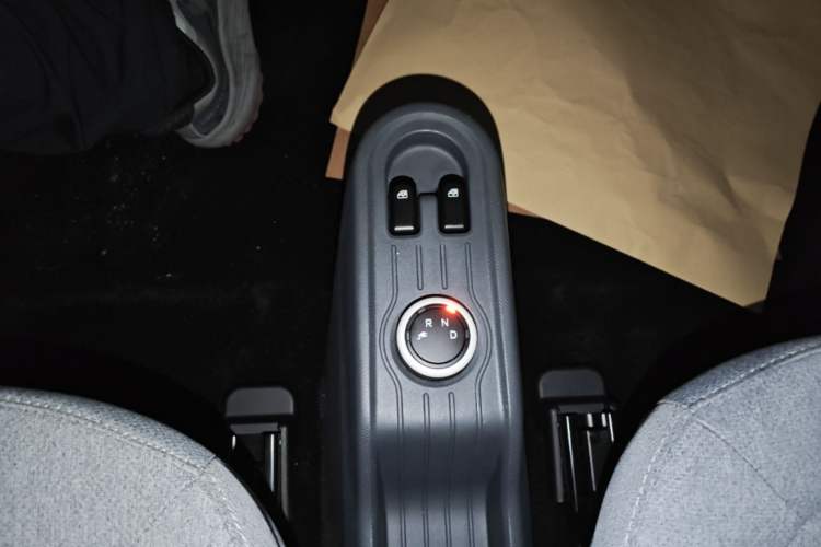 Used Wuling Hongguang MINIEV 2022 Macaron Premium Model – Lithium Ternary Battery Gear Lever