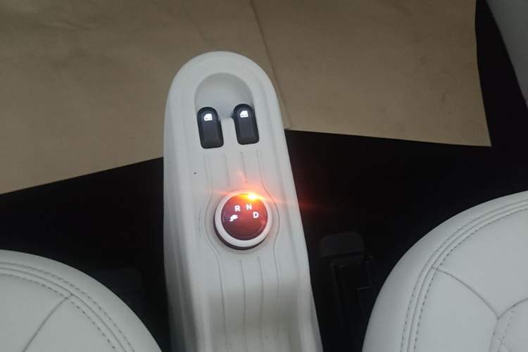 Used Wuling Hongguang MINIEV 2022 Macaron Premium Model – Lithium Iron Phosphate Gear Lever